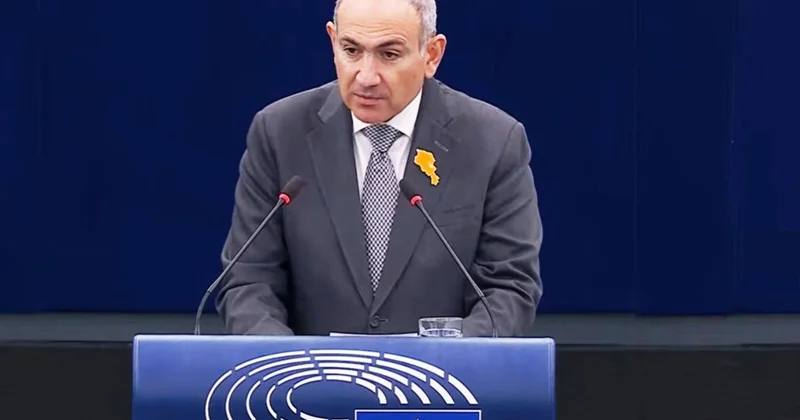 “Sinəmdəki xəritə Azərbaycanla sülhün simvoludur” Paşinyan