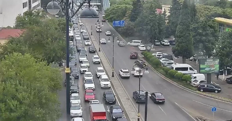 21 istiqamətdə tıxac var Sürücülərin nəzərinə!