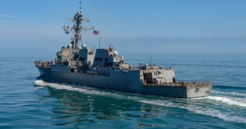 Корабли ВМС США впервые с начала войны пересекли Ормузский пролив