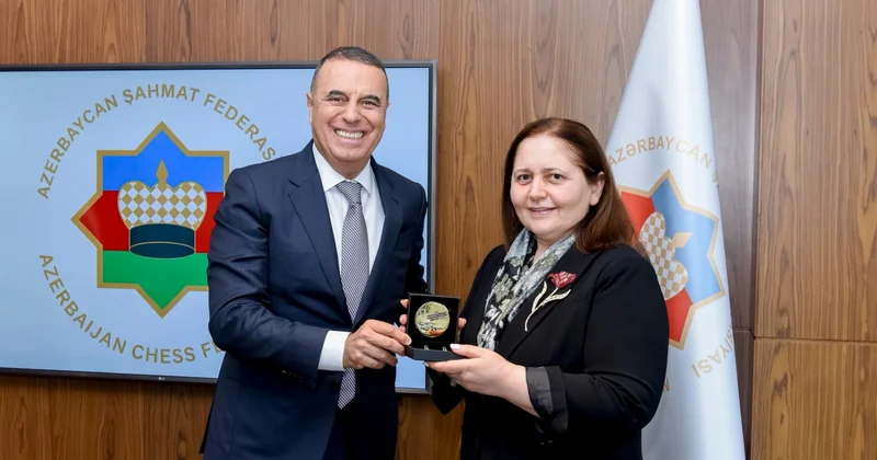 AŞF İcraiyyə Komitəsinin iclasında Aynur Sofiyeva xüsusi xatirə medalı ilə mükafatlandırılıb FOTO