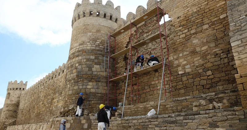 Qala divarının dağılan hissəsi ilə bağlı mütəxəssislər cəlb edildi Fotolar