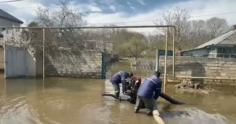 МЧС проводит работы по водооткачке в Баку, Абшероне и Хачмазе