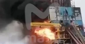 Rusiyada neft buruğu yandı, yaralılar var VİDEO