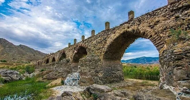 “Xudafərin”in altını qazan iranlılar saxlanıldı Video