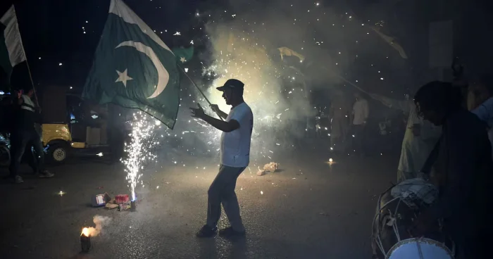 Tramp Pakistanla Hindistana barış müqabilində ticarət təklif edir
