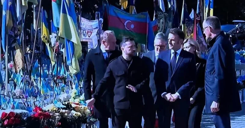 Günün FOTOsu: Makron Kiyevdə, Azərbaycan bayrağı başı üzərində