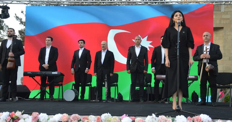 Şirvan şəhərində Ulu Öndərin 102 iliyinə həsr olunan konsert atəşfəşanlıqla sona çatıb
