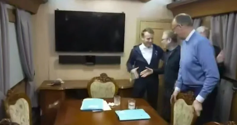 Пользоаватели Сети заподозрили Макронам и Мерца в употреблении наркотиков