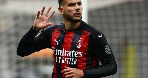 “Real” müdafiəçiyə görə “Milan”la danışıqlara başlayıb