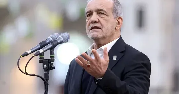 “Heç vaxt düşmən qarşısında baş əyməyəcəyik” Pezeşkian