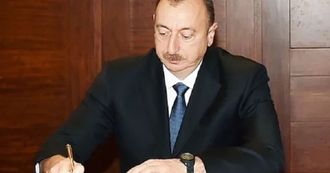 Prezident “Dövlət qulluqçularının əməkhaqlarının artırılması haqqında” sərəncamına dəyişiklik edib