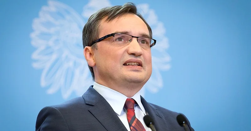 Укрывавшийся у Орбана польский экс министр бежал в США Minval Politika