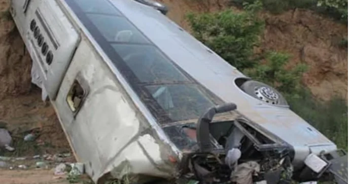 Mikroavtobus aşdı Çox sayıda ölən var