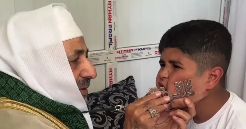 Uşaqların ağzına açar qoymaqla sağaldan kişi sosial mediada viral oldu VİDEO