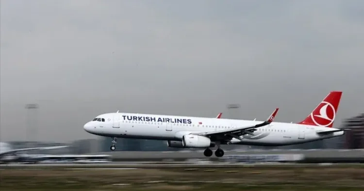 Hava limanına eniş edən Türkiyə təyyarəsində yanğın baş verdi
