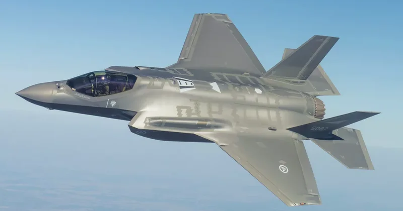СМИ: Второй за сутки истребитель F 35 США подал сигнал бедствия на Ближнем Востоке ВИДЕО