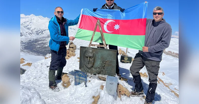 ƏƏSMN in bir qrup əməkdaşı Heydər Əliyev zirvəsində Fotolar