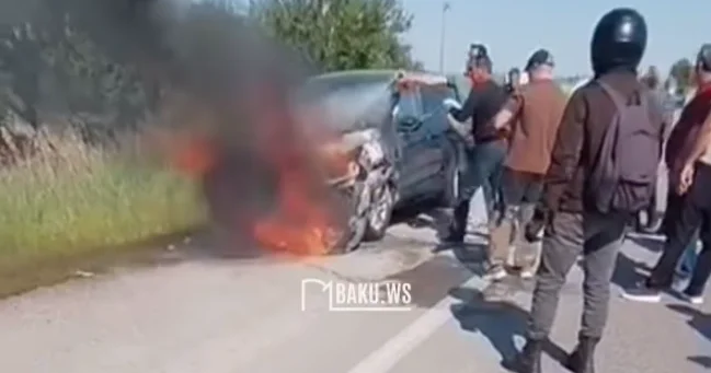 Kürdəmir yolunda avtomobil yandı