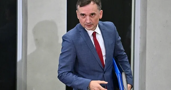 Polşanın sabiq ədliyyə naziri Macarıstandan ABŞ a qaçıb