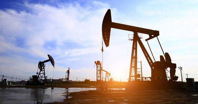 Dünya bazarlarında neftin qiyməti 67 dollardan aşağı düşüb