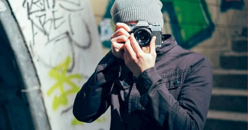 İcazəsiz foto çəkən “küçə fotoqrafları” Hüquqşünasdan xəbərdarlıq