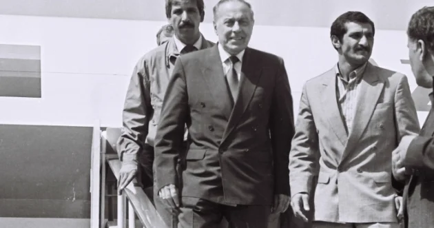Bir şəklin tarixçəsi: Heydər Əliyevi Bakıya gətirən TƏYYARƏ