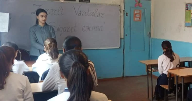 Orta məktəbin döşəməsi çökdü Şagirdlər təxliyə edildi