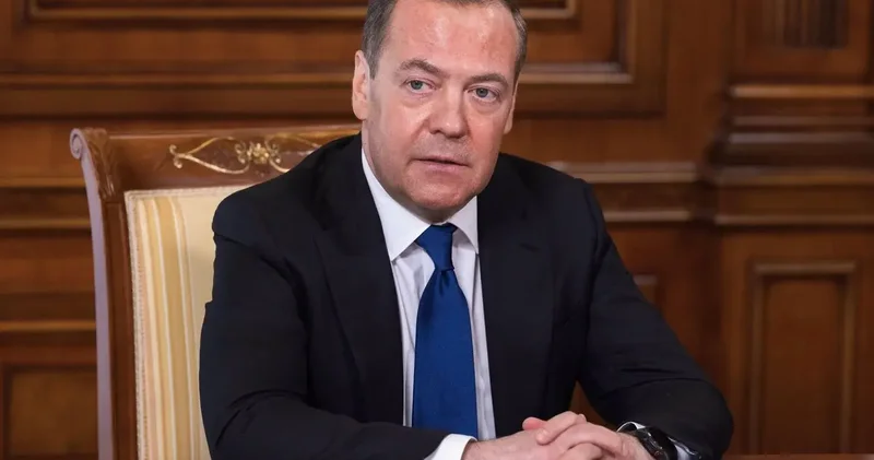 Medvedev müharibədən nəhəng sərvət qazanıb Eks prezidentin qaranlıq əməlləri ilə bağlı şok faktlar
