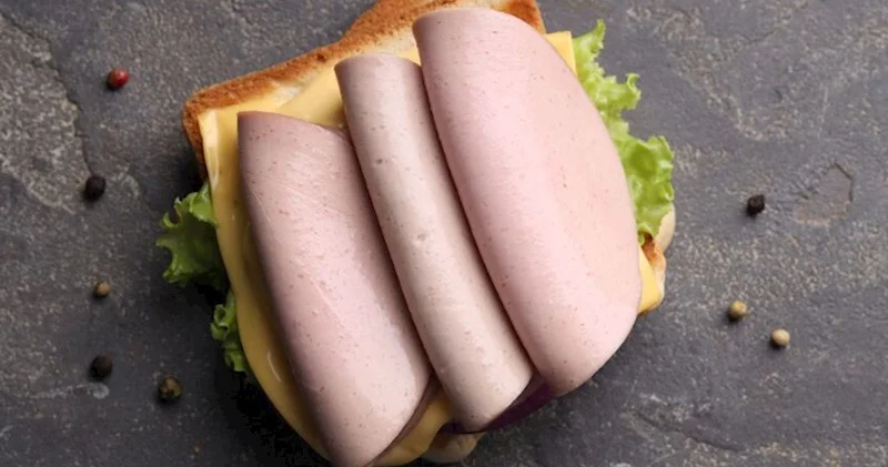 Rusiya istehsalı olan halal kolbasada donuz əti tapıldı