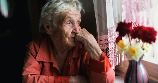 Qocalar evlərində dəhşətli işgəncə: “Müfəttişlər ağlayaraq çölə çıxdı”