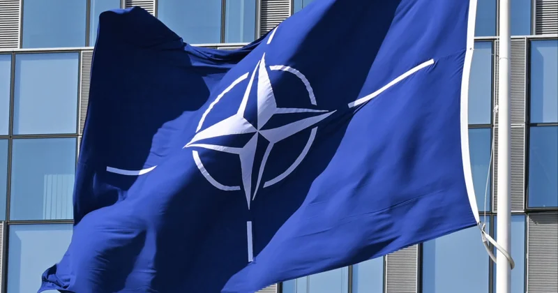 Britaniya Silahlı Qüvvələrinin rəisi NATO planlarını rus dilində şərh edir..?