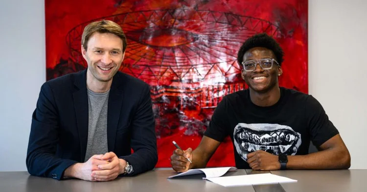 Bundesliqa təmsilçisi 17 yaşlı futbolçunu rəsmən transfer etdi