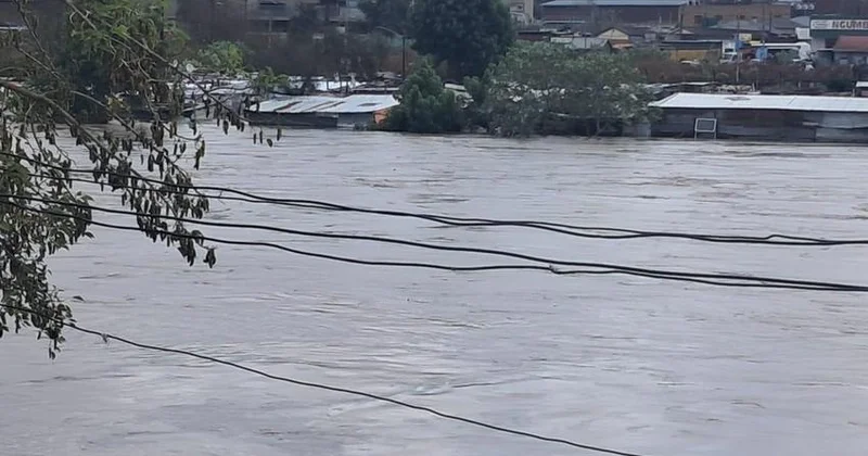 CAR ın Şərqi Keyp əyalətində daşqınlar nəticəsində yeddi nəfər ölüb