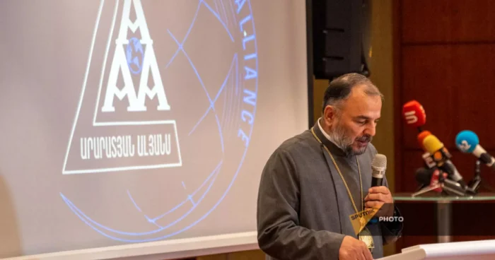 Separatçılar yeni “layihə”yə başlayırlar: bu dəfə keşiş rəhbərlik edəcək
