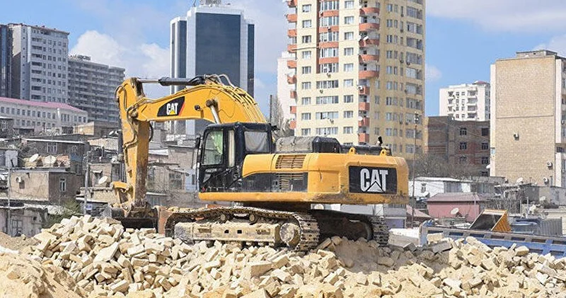 2700 manat təklif edib, bizi binadan çıxarmaq istəyirlər Bakıda dövlət adından söküntü aparılır?