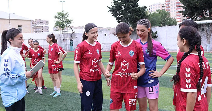 5 kluba məşğələ keçilir