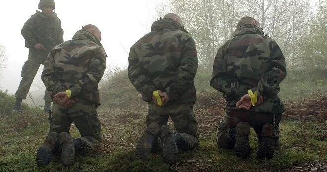 Ukrayna 1212 hərbçinin cəsədini geri qaldı