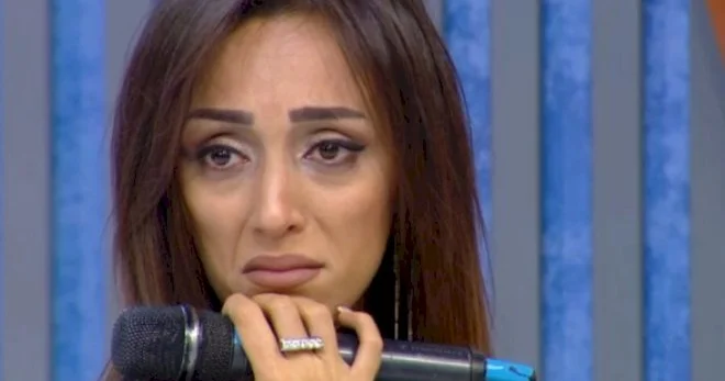 Ofeliya Şabanova canlı efirdə göz yaşlarına boğuldu Ailəsi ilə bağlı etiraf gəldi