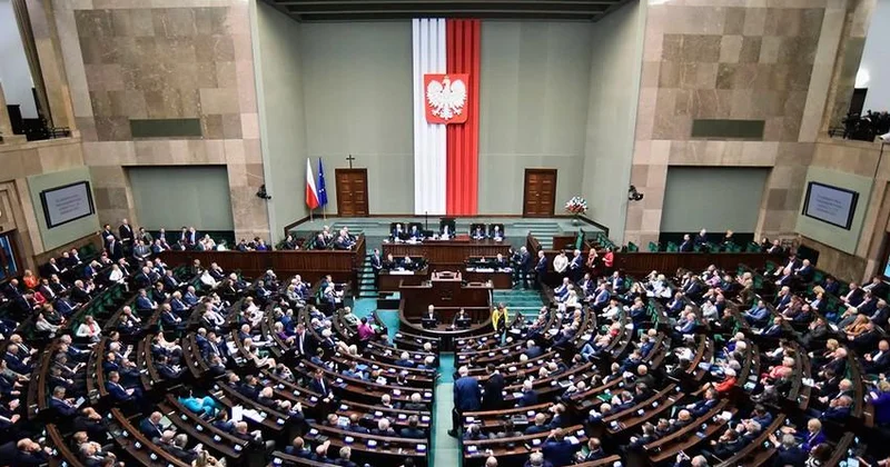 Polşa Seymi Tuskun hökumətinə etimad göstərib