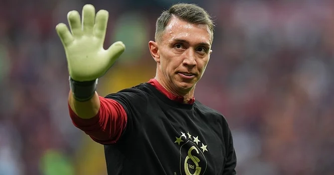 Muslera Türkiyə ilə belə vidalaşdı