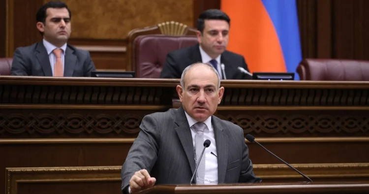 Bir yandan təbrik, digər yandan təhrik
