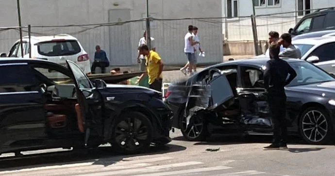 Bakıda BMW qəzaya düşdü FOTO