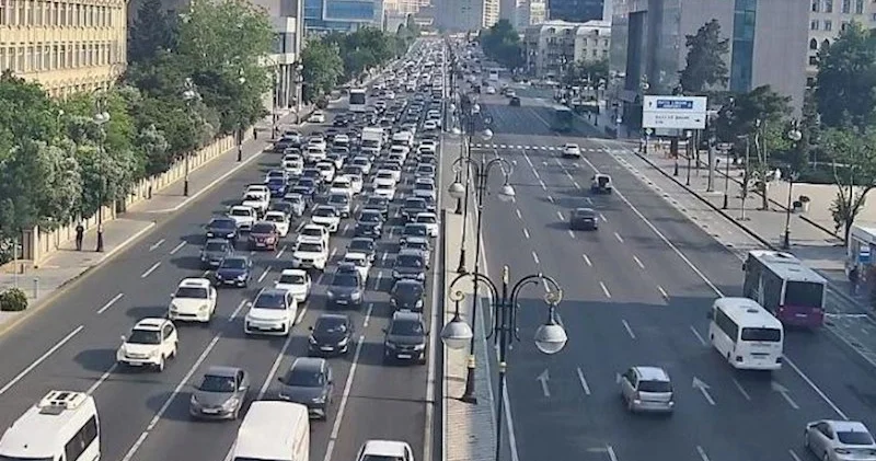 14 yolda tıxac var Siyahı