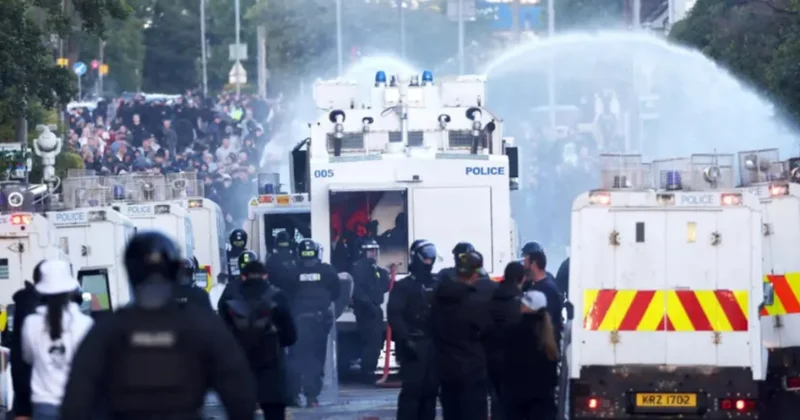 Şimali İrlandiyada iğtişaşlar zamanı 12 polis yaralanıb