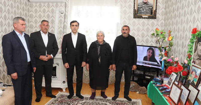 Anar Məmmədov Tərtərdə şəhid ailəsini ziyarət edib
