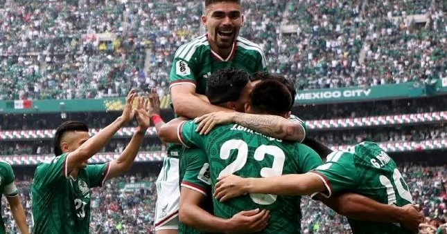 İlk oyunda 2 qol, 3 “qırmızı” vərəqə Tarixi mundial başladı