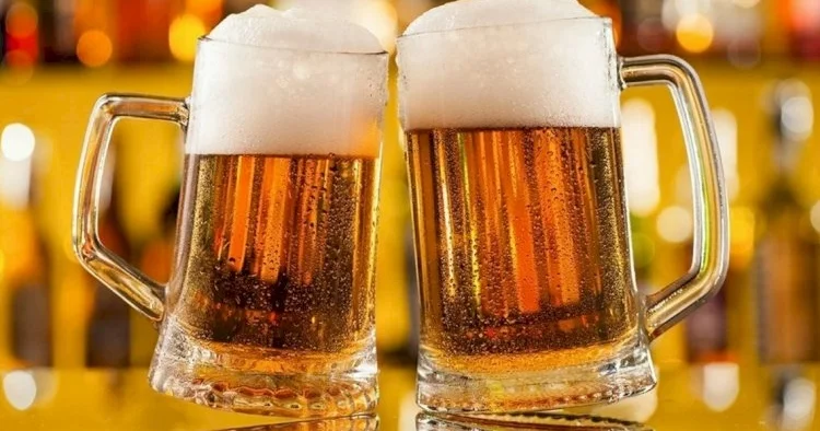Yayda soyuq pivə içənlərə XƏBƏRDARLIQ Həkim təhlükələrdən danışdı