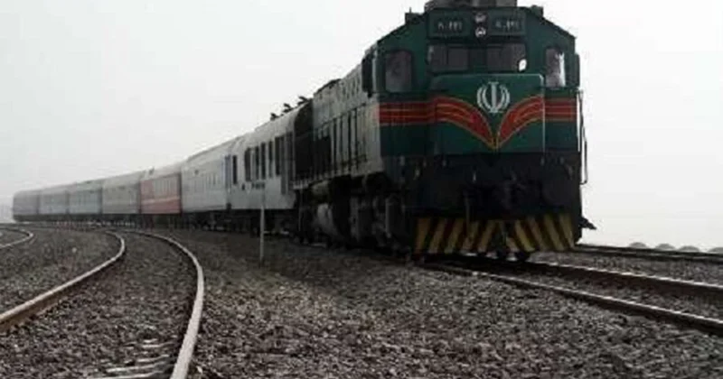 İranda sərnişin qatarı relsdən çıxıb