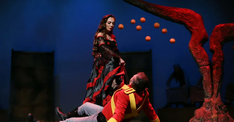 Rus Dram Teatrında tələm tələsik, “yarımfabrikat” tamaşa Karmen niyə uğursuz oldu?