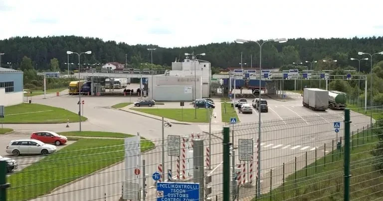 Estoniya hərbçiləri Rusiya ilə sərhəddə daha 10 kilometrlik xəndək qazdılar